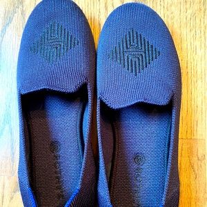 Rothy’s Girls navy crest loafer size 4